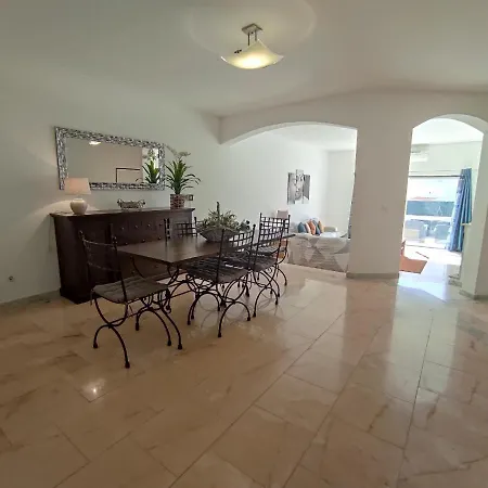 Magna Near The Strip With Bbq, Ac, Balcony, Parking, 4 Tvs And Free Wifi Albufeira