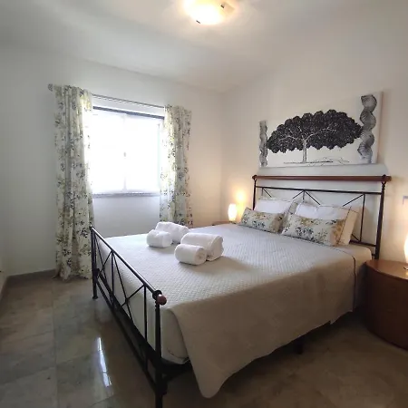 Magna Near The Strip With Bbq, Ac, Balcony, Parking, 4 Tvs And Free Wifi