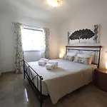 Magna Near The Strip With Bbq, Ac, Balcony, Parking, 4 Tvs And Free Wifi