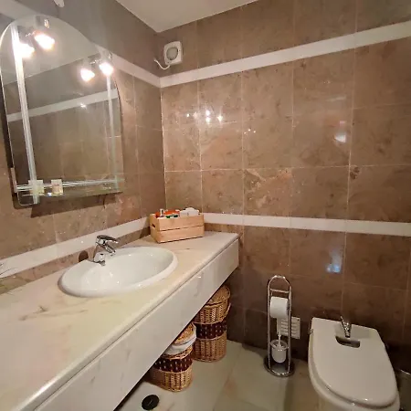 Magna Near The Strip With Bbq, Ac, Balcony, Parking, 4 Tvs And Free Wifi *
