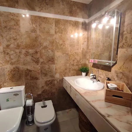 Villa Magna Near The Strip With Bbq, Ac, Balcony, Parking, 4 Tvs And Free Wifi *