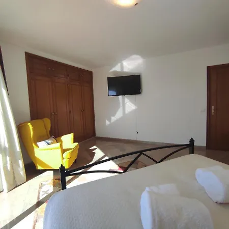 Villa Magna Near The Strip With Bbq, Ac, Balcony, Parking, 4 Tvs And Free Wifi